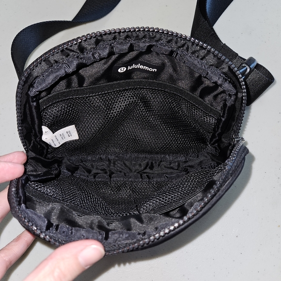 Lululemon Everywhere Belt Bag EUC - Picture 11 of 14